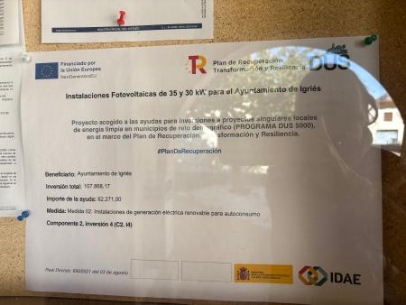 Cartel informativo instalaciones fotovoltaicas.